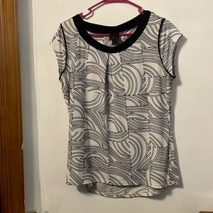 Medium white top with black line pattern